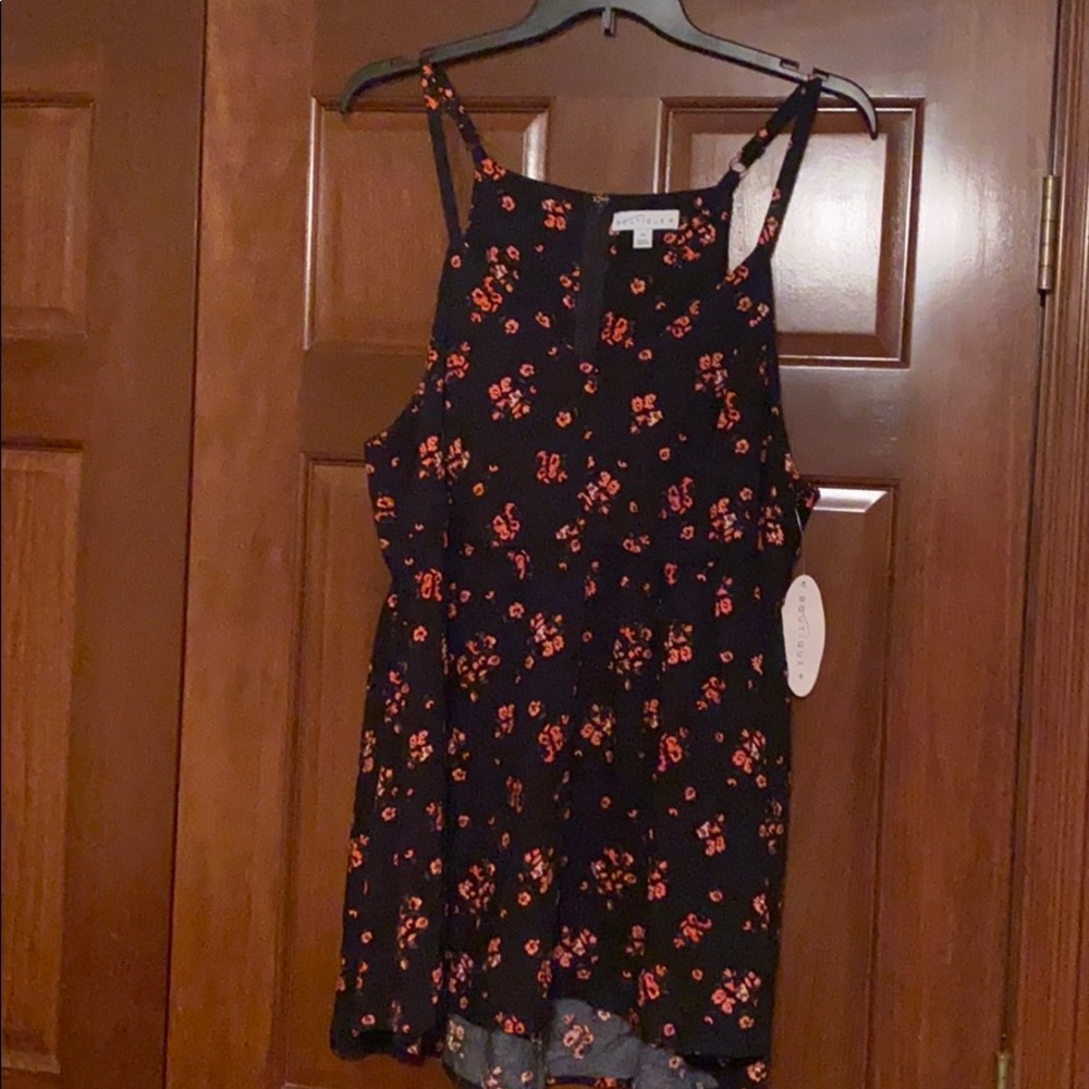 NWT Adorable cami top w zipper back. Size 2x